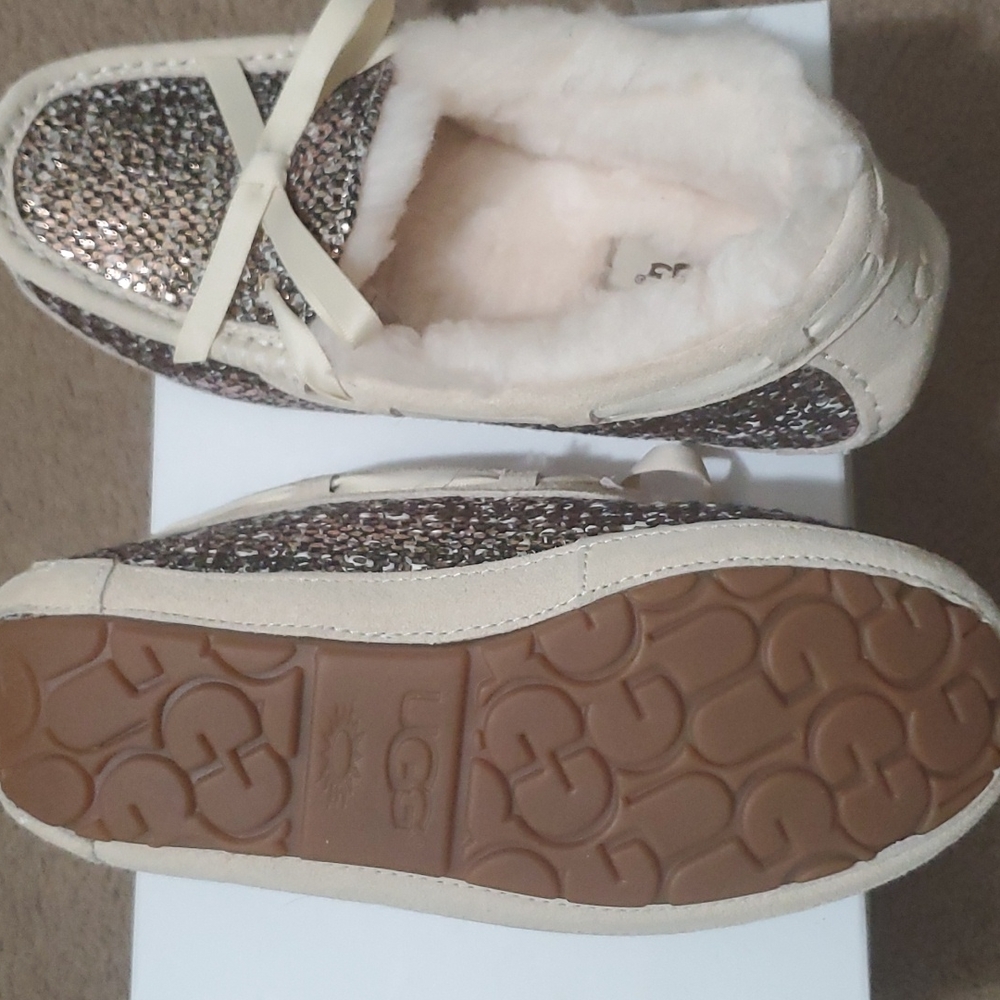 UGG Shoes - Picture 11 of 12